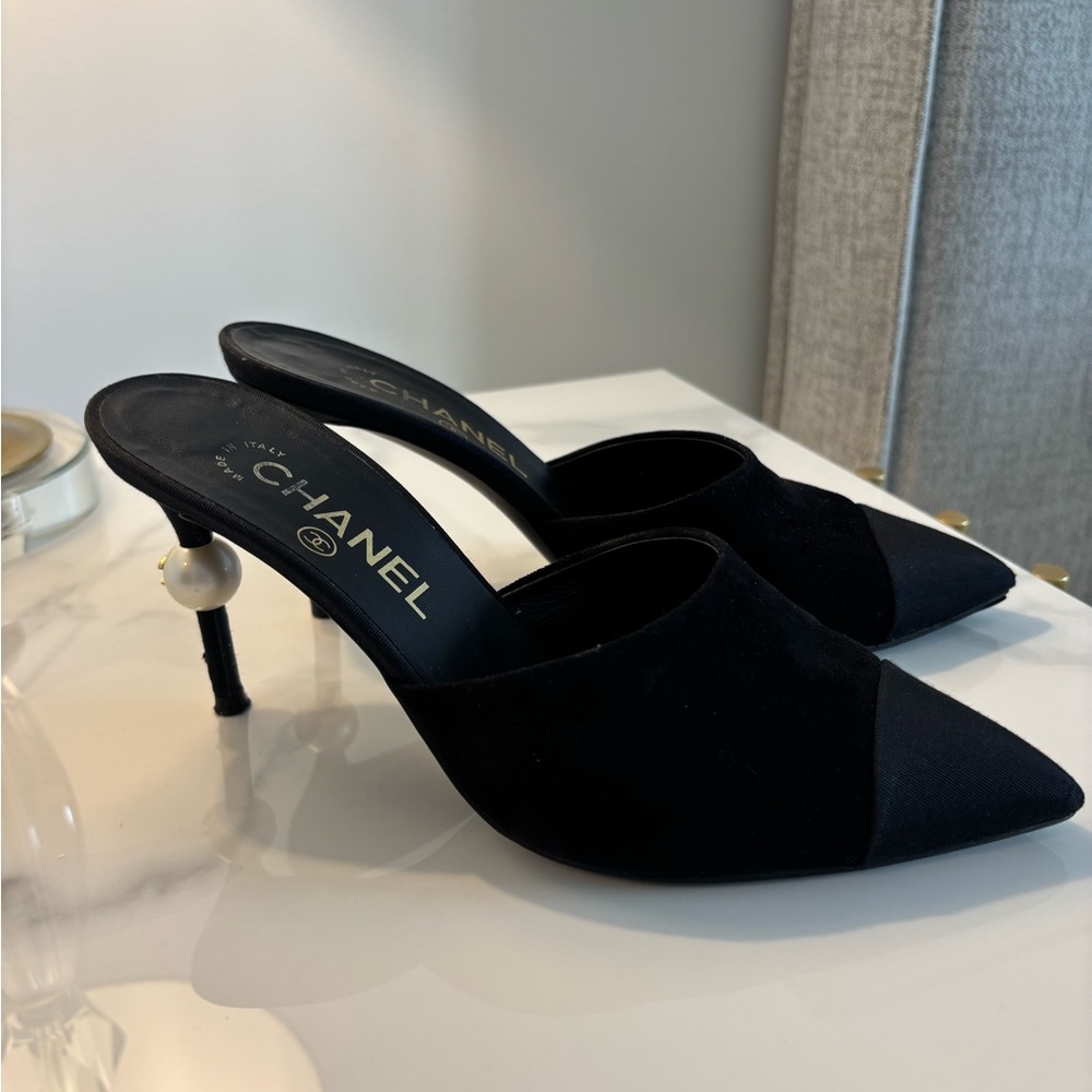 CHANEL Black Heels Elegant Stiletto Mules
